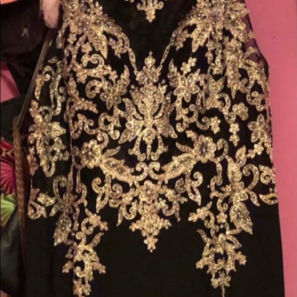 Formal Dress - Picture 3 of 7